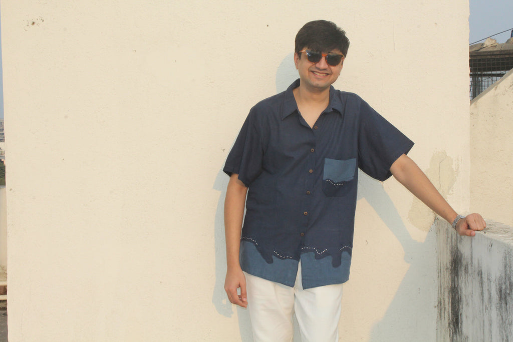 Man wearing a lightweight pure cotton casual shirt for men, relaxed fit breathable summer shirt perfect for travel and everyday wear.
