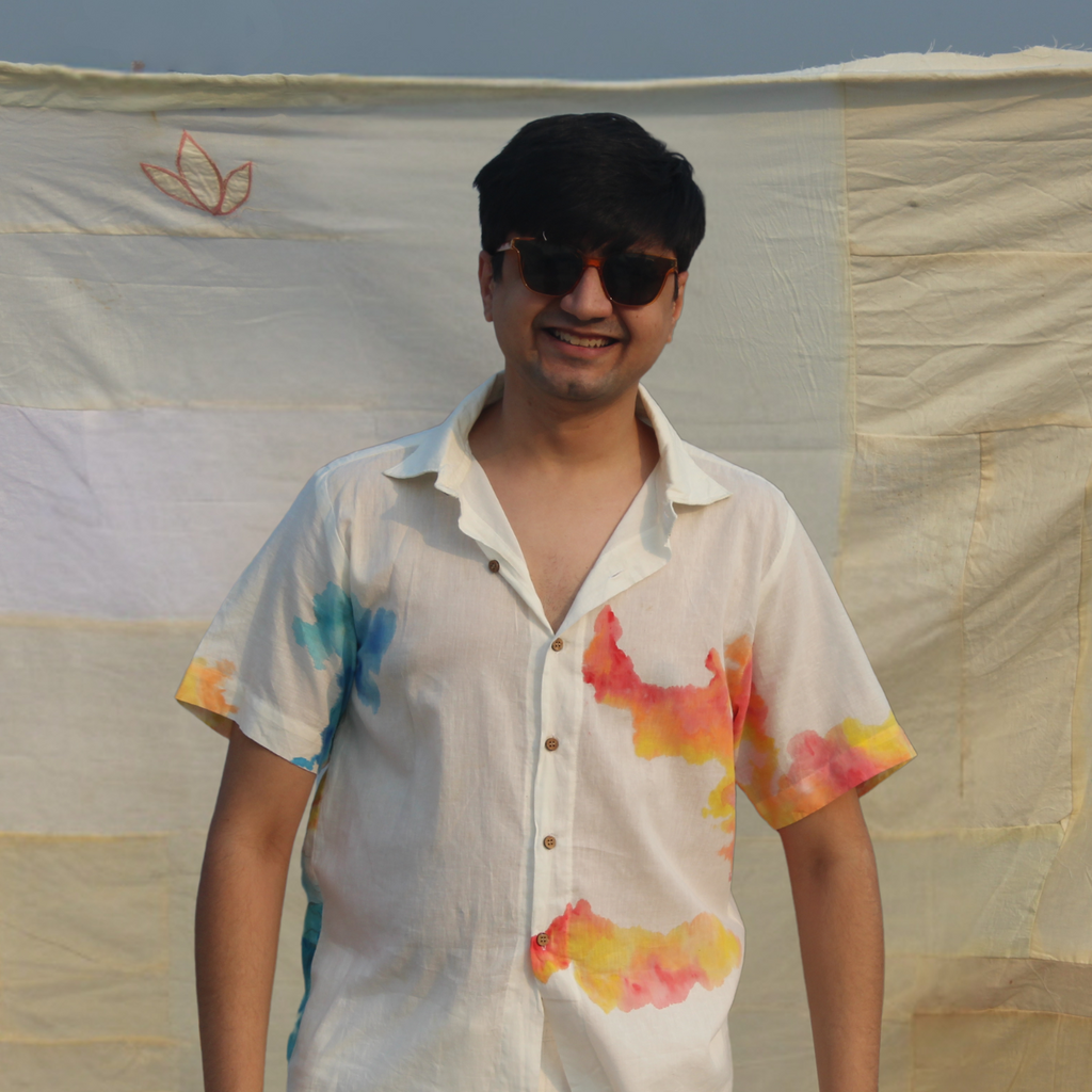 Men’s tropical vacation shirt with artistic paint details, relaxed fit lightweight beach holiday shirt for summer travel.